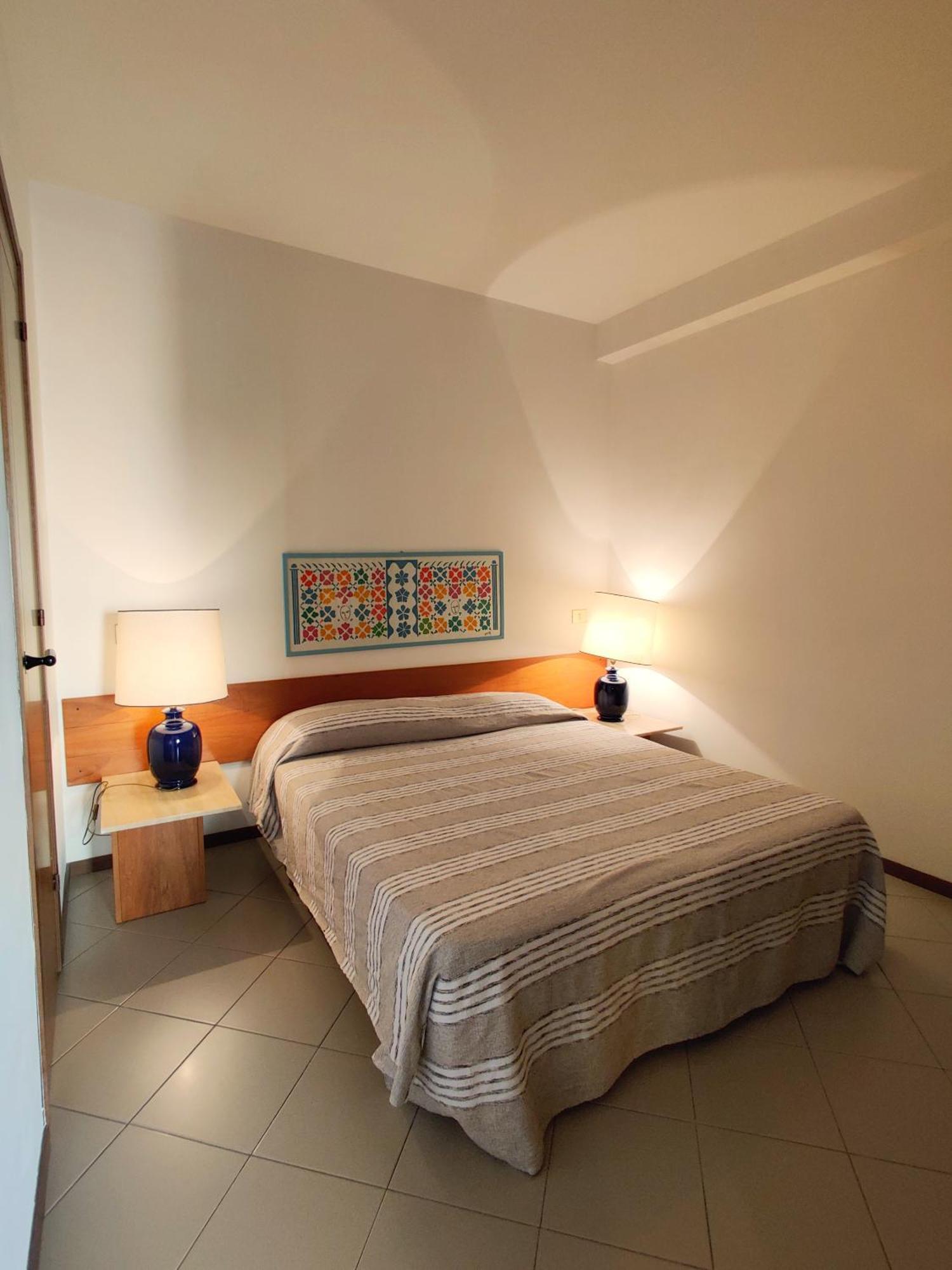 Holiday Homes Marina Apartment *