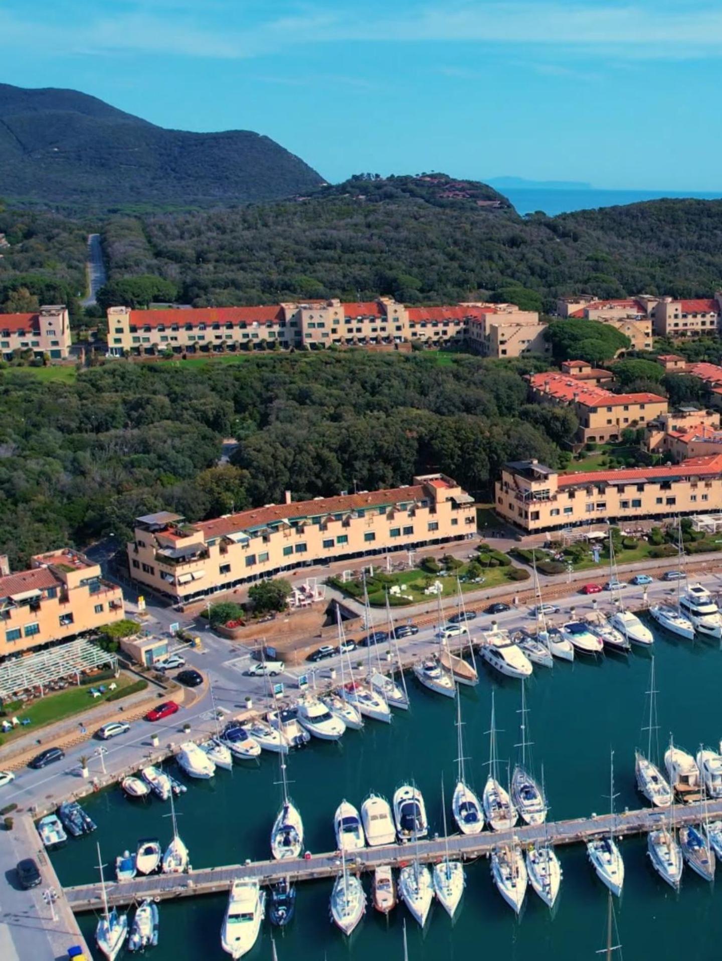 Holiday Homes Marina Apartment